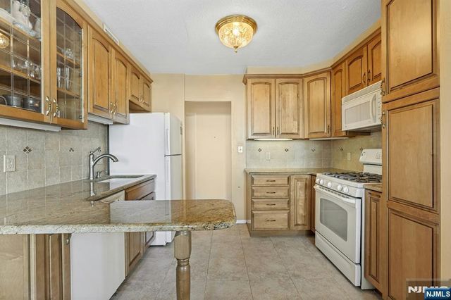 2150 Center Avenue 18A, Fort Lee, NJ 07024