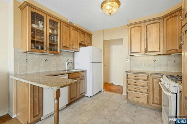 2150 Center Avenue 18A, Fort Lee, NJ 07024
