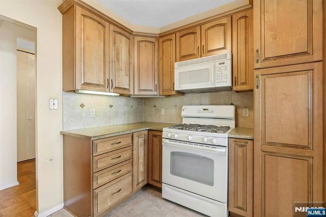 2150 Center Avenue 18A, Fort Lee, NJ 07024