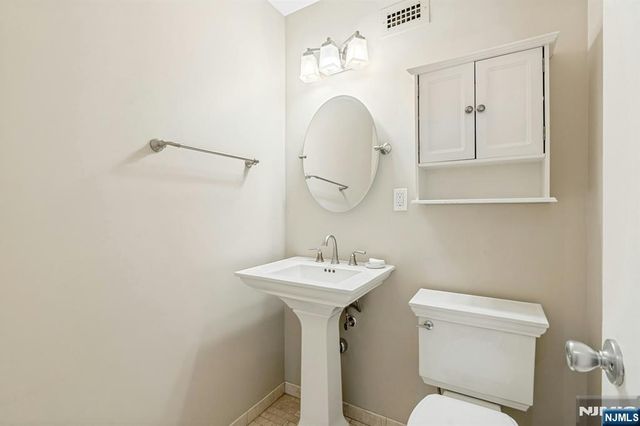 2150 Center Avenue 18A, Fort Lee, NJ 07024
