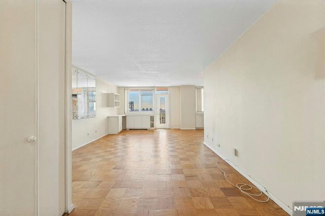 2150 Center Avenue 18A, Fort Lee, NJ 07024