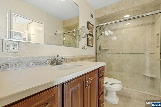 2150 Center Avenue 18A, Fort Lee, NJ 07024