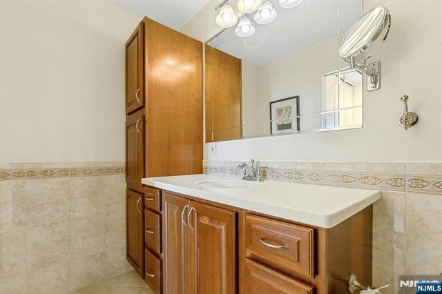 2150 Center Avenue 18A, Fort Lee, NJ 07024