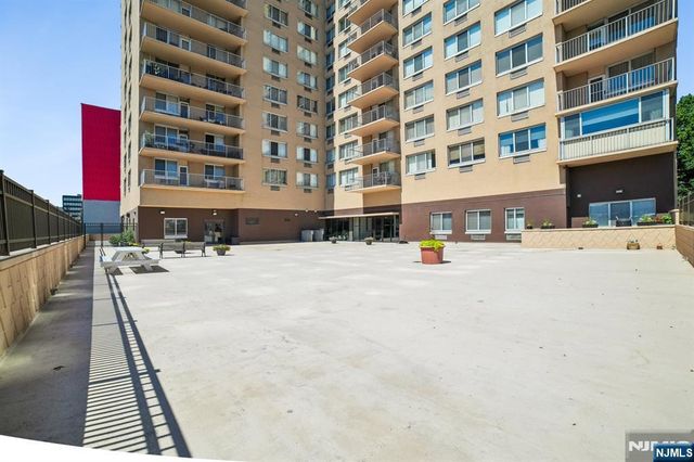 2150 Center Avenue 18A, Fort Lee, NJ 07024