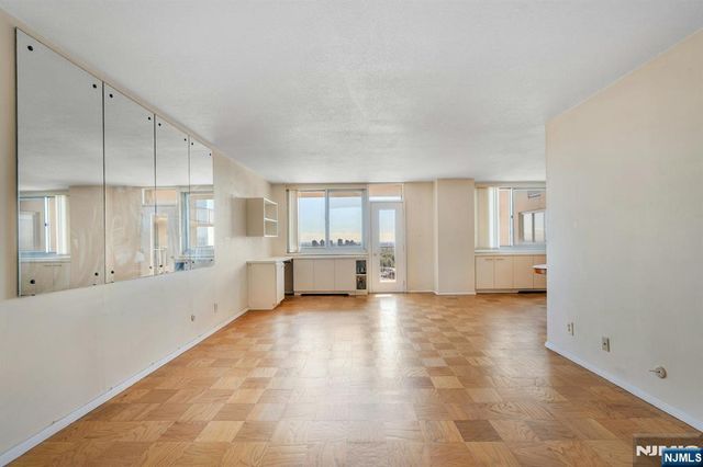 2150 Center Avenue 18A, Fort Lee, NJ 07024