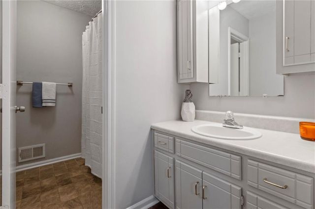 5792 Stonehaven Drive NW, Kennesaw, GA 30152