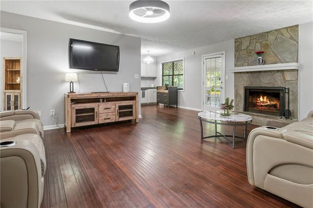 5792 Stonehaven Drive NW, Kennesaw, GA 30152