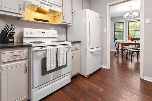 5792 Stonehaven Drive NW, Kennesaw, GA 30152