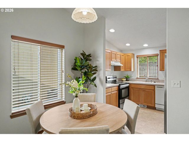 1241 ANNA Ln, Salem, OR 97306
