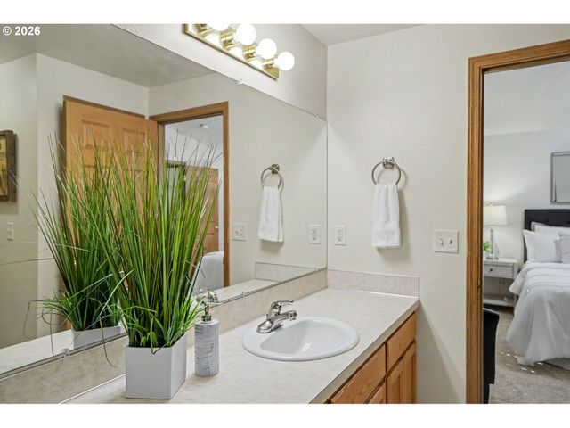 1241 ANNA Ln, Salem, OR 97306