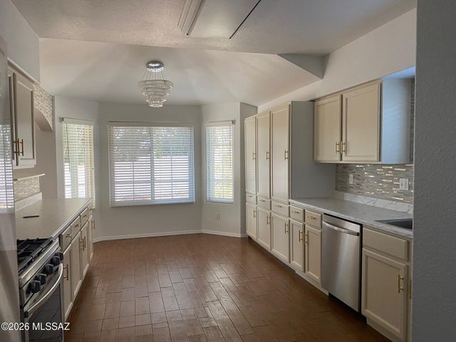 5028 W Hurston Drive, Tucson, AZ 85742