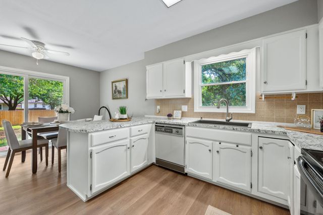 4000 Clarendon St, Bel Aire, KS 67220