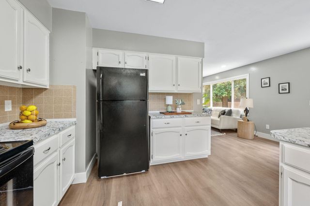 4000 Clarendon St, Bel Aire, KS 67220