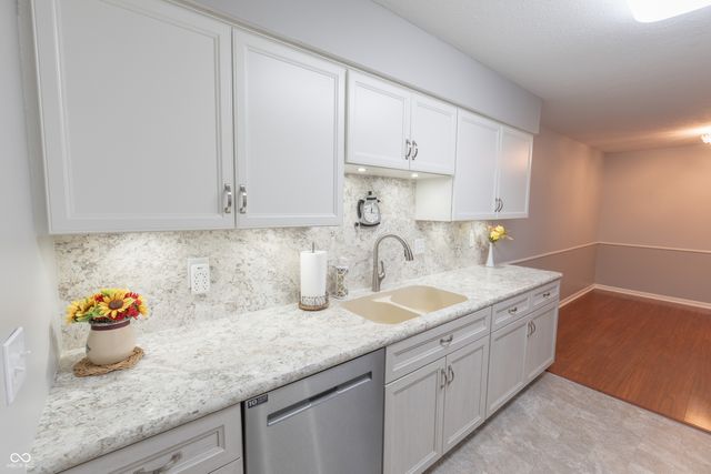 2581 N Willow Way, Indianapolis, IN 46268