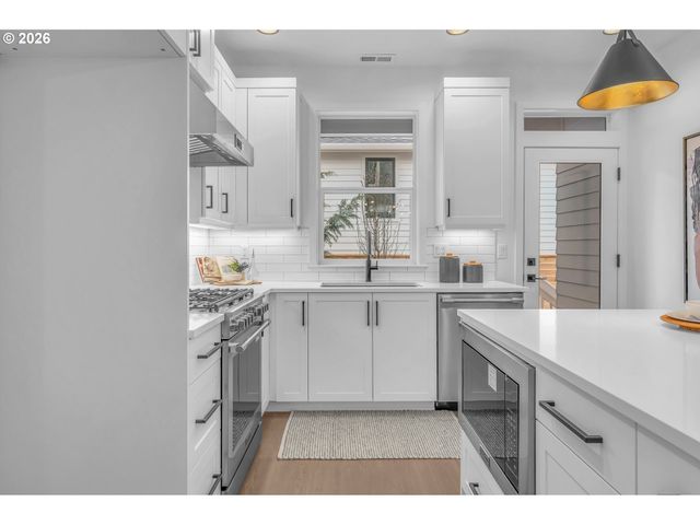 6481 Se RAMONA St A, Portland, OR 97206