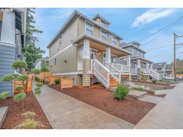 6481 Se RAMONA St A, Portland, OR 97206