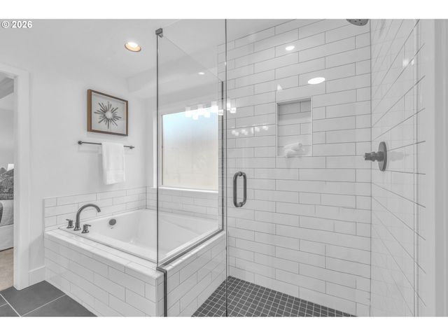 6481 Se RAMONA St A, Portland, OR 97206