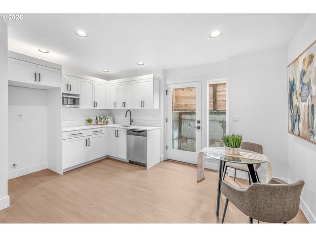 6481 Se RAMONA St A, Portland, OR 97206