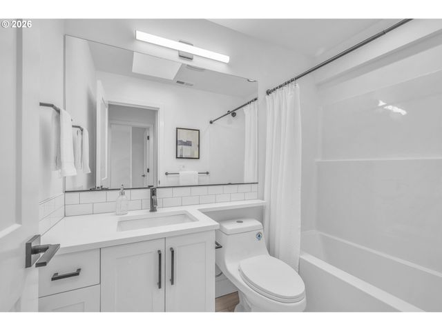 6481 Se RAMONA St A, Portland, OR 97206