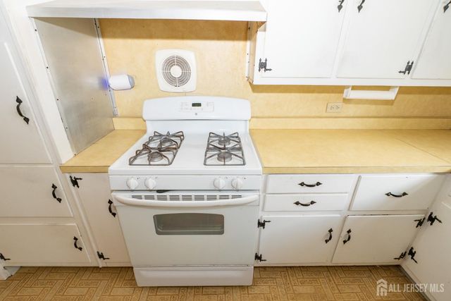 95 Jeffery Road, Colonia, NJ 07067