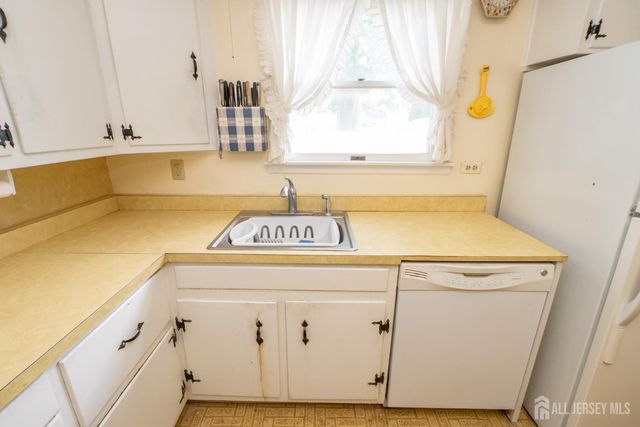 95 Jeffery Road, Colonia, NJ 07067