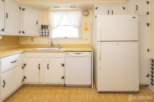 95 Jeffery Road, Colonia, NJ 07067