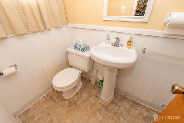 95 Jeffery Road, Colonia, NJ 07067