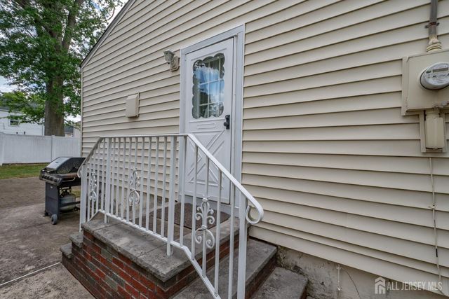 95 Jeffery Road, Colonia, NJ 07067