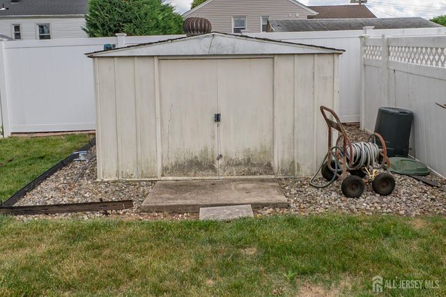 95 Jeffery Road, Colonia, NJ 07067