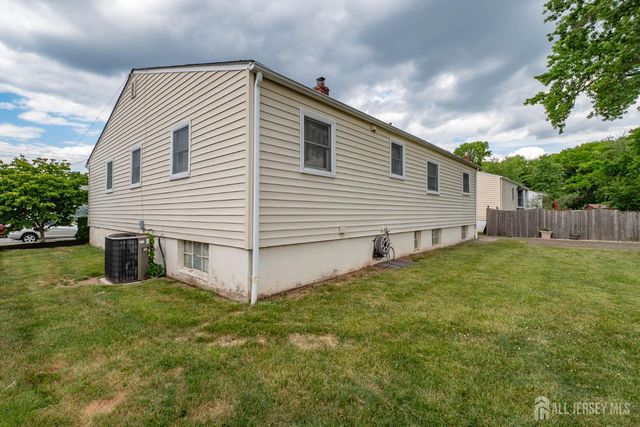 95 Jeffery Road, Colonia, NJ 07067