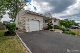 95 Jeffery Road, Colonia, NJ 07067