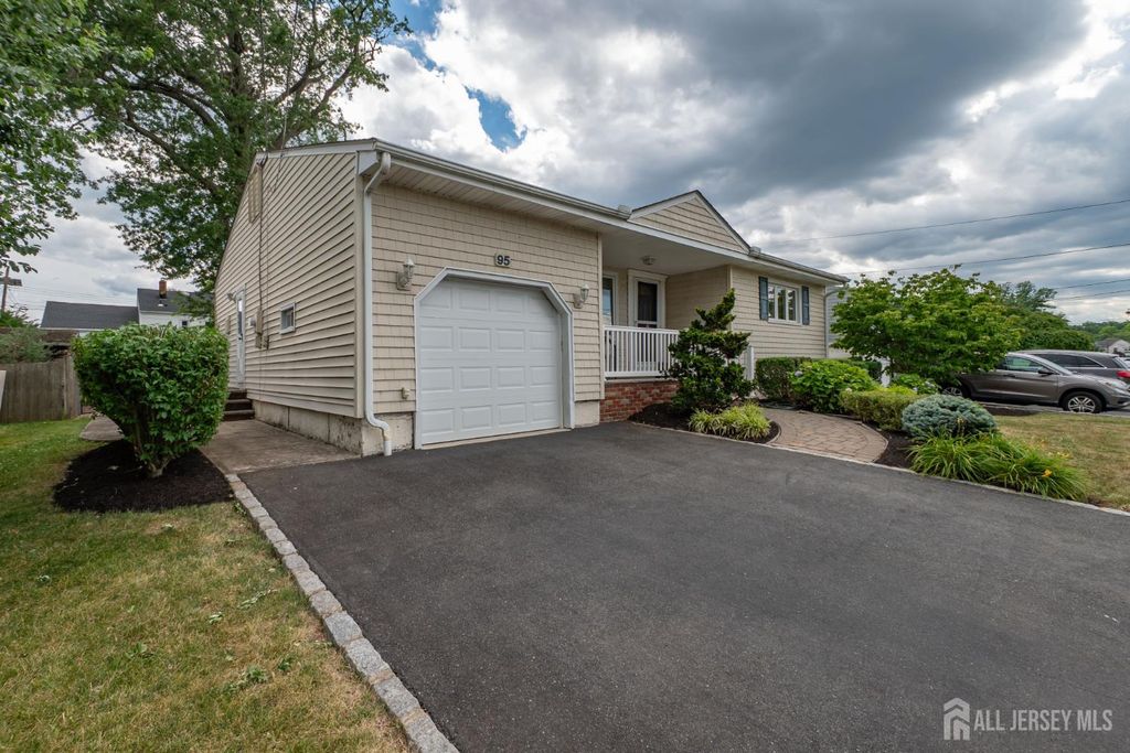 95 Jeffery Road, Colonia, NJ 07067