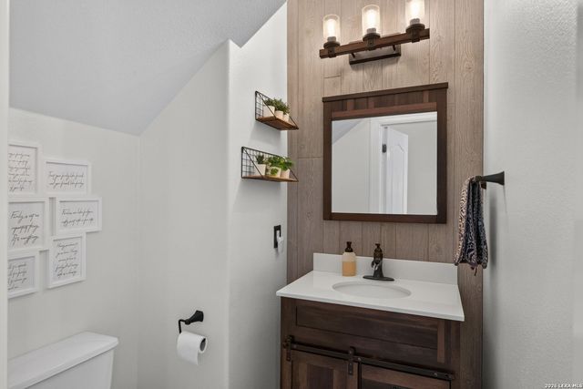 419 HIGHLAND HL, San Antonio, TX 78260
