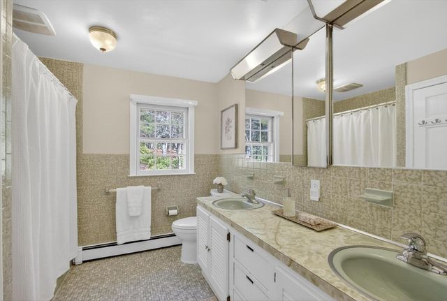 18 Bromfield Rd, Acton, MA 01720