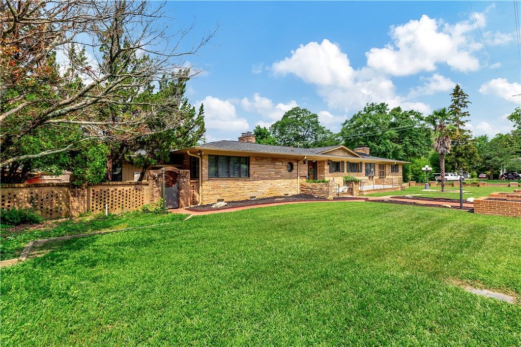 5 N OAK Street, Williamston, SC 29697