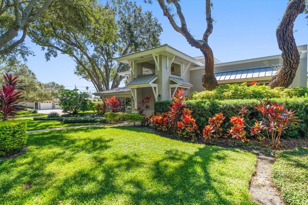 Image 2 of property listing at 485 PARK AVENUE, Belleair, FL 33756