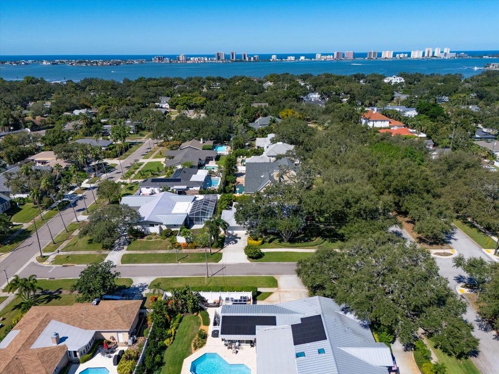 Image 50 of property listing at 485 PARK AVENUE, Belleair, FL 33756