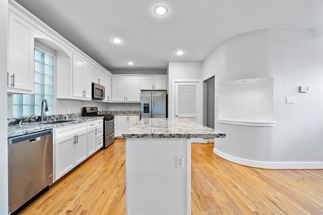 8676 Meadowcroft Drive, Houston, TX 77063