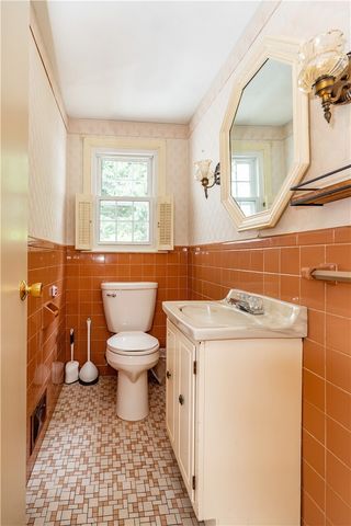69 Douglas Road, Warwick, RI 02886