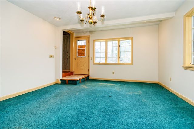 69 Douglas Road, Warwick, RI 02886