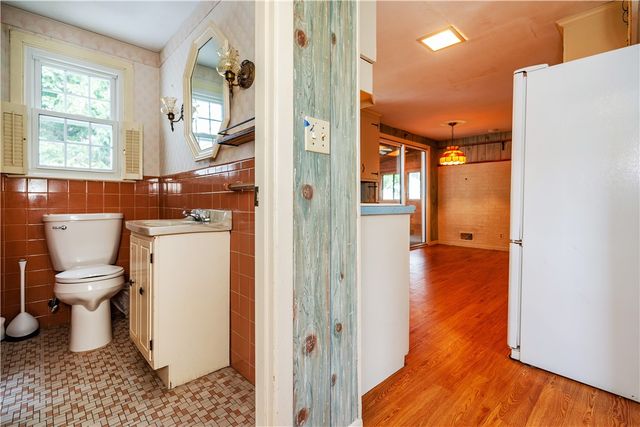 69 Douglas Road, Warwick, RI 02886