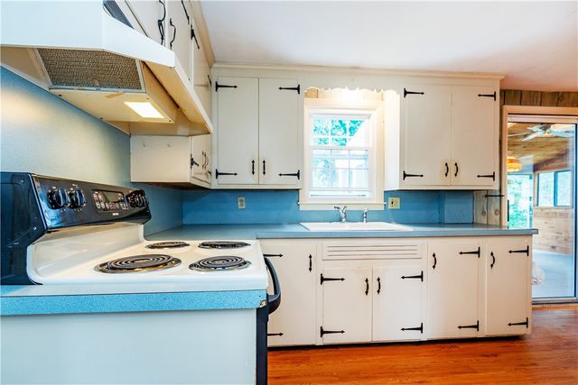 69 Douglas Road, Warwick, RI 02886