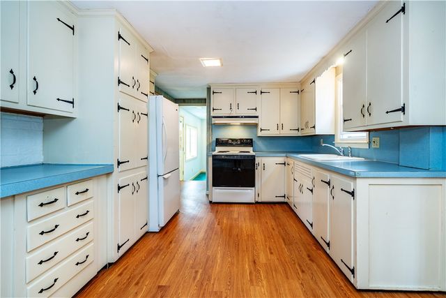 69 Douglas Road, Warwick, RI 02886