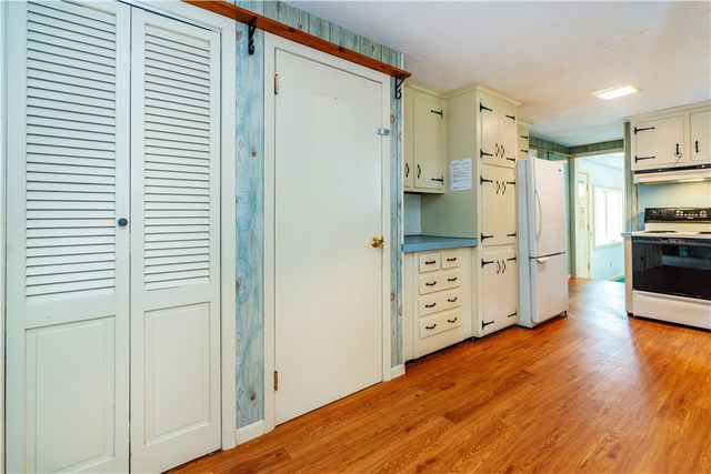 69 Douglas Road, Warwick, RI 02886