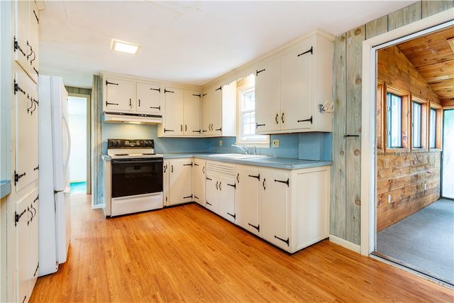 69 Douglas Road, Warwick, RI 02886