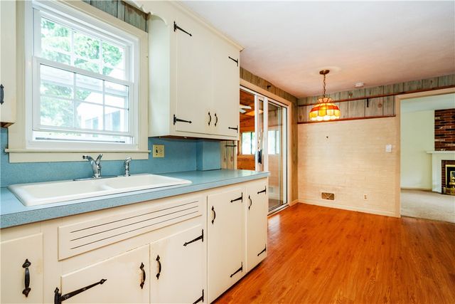 69 Douglas Road, Warwick, RI 02886