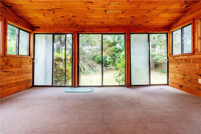 69 Douglas Road, Warwick, RI 02886