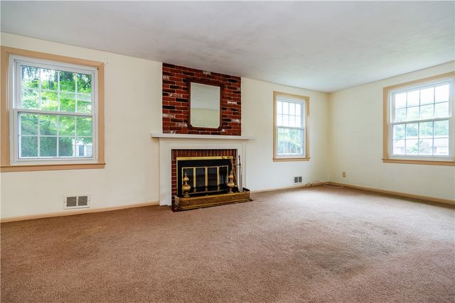69 Douglas Road, Warwick, RI 02886
