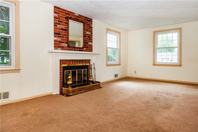 69 Douglas Road, Warwick, RI 02886