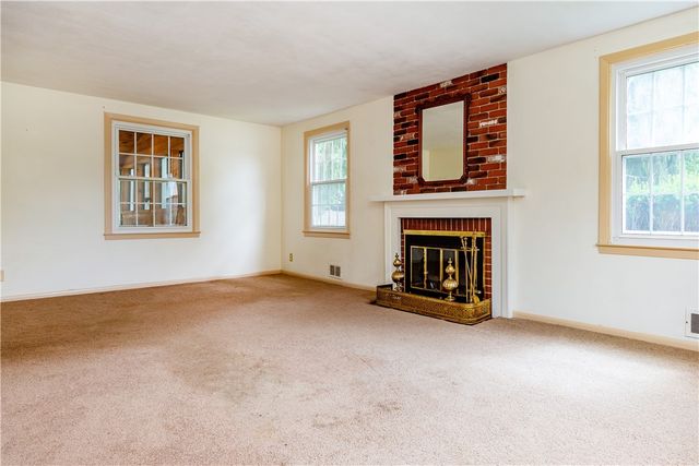 69 Douglas Road, Warwick, RI 02886